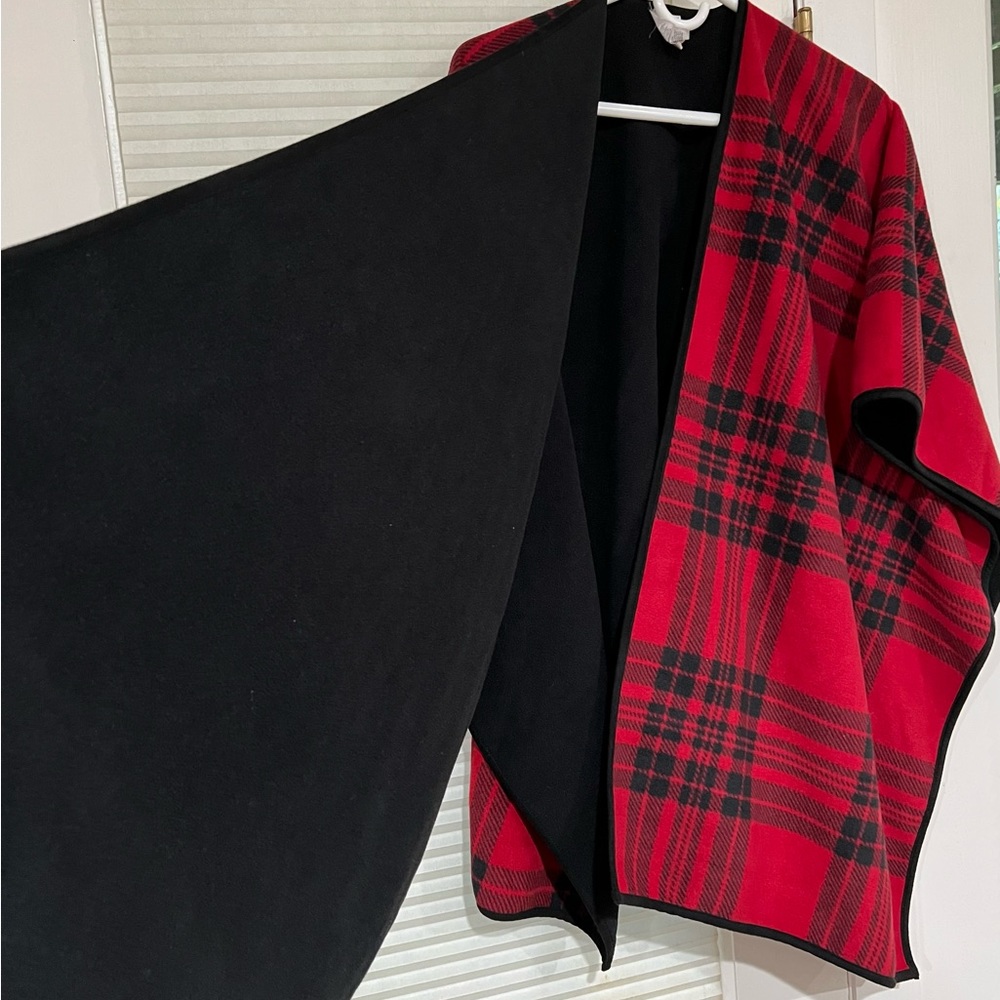 Pre-loved WoolRich one size shrugs/poncho - Picture 2 of 6
